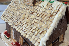 Simply-Sweet-gingerbread-house1